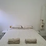 Eeb Private Privada En Piso Compartido 홈스테이 라 라구나